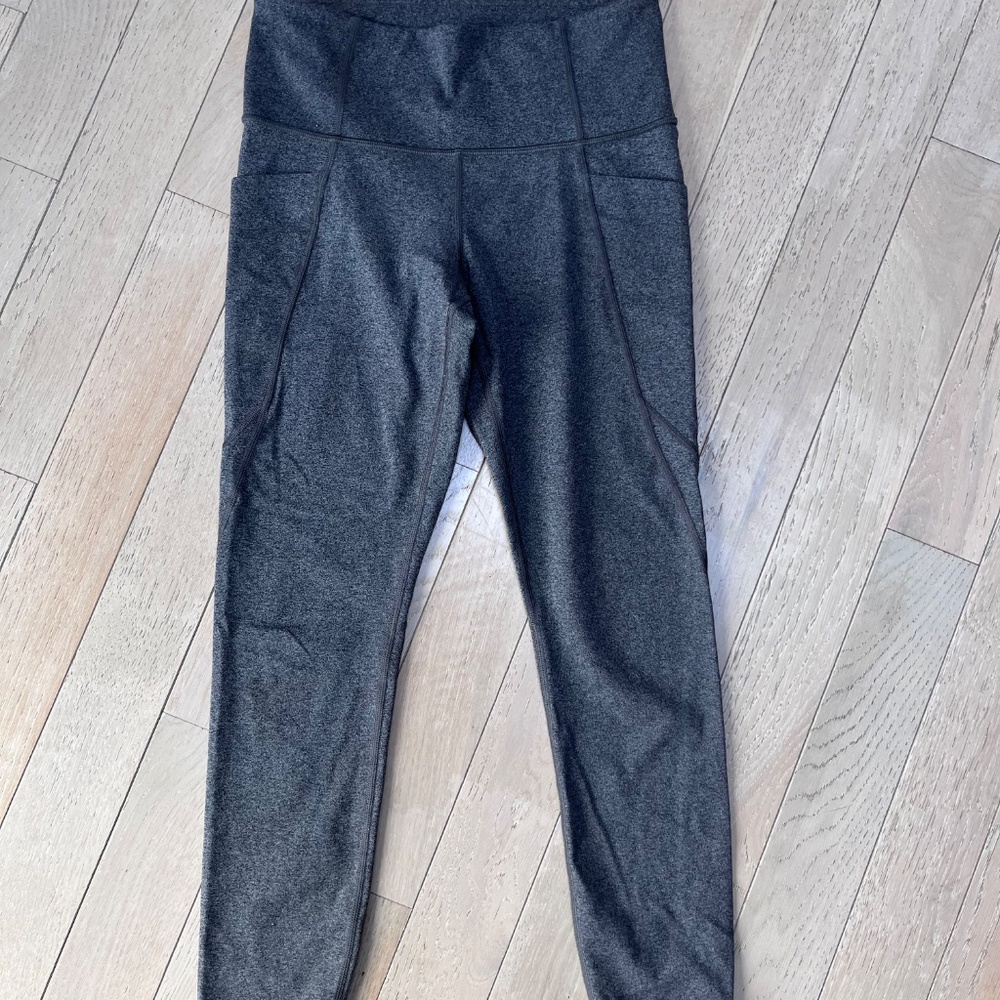 Athleta Salutation Stash Pocket II Capri Leggings Womens Large Blue Activewear